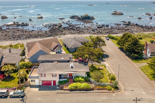 Seaside Family Retreat image 1