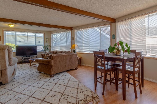 Seaside Family Retreat image 2