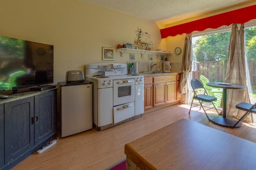 Seaside Family Retreat image 7