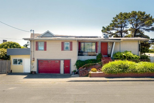 Seaside Family Retreat image 9